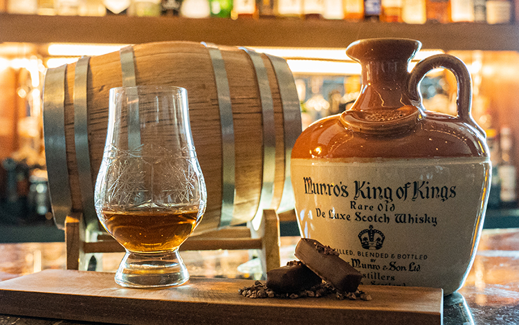70年代Munro's King of King (陶瓷瓶)配印度 80%軟心黑朱古力