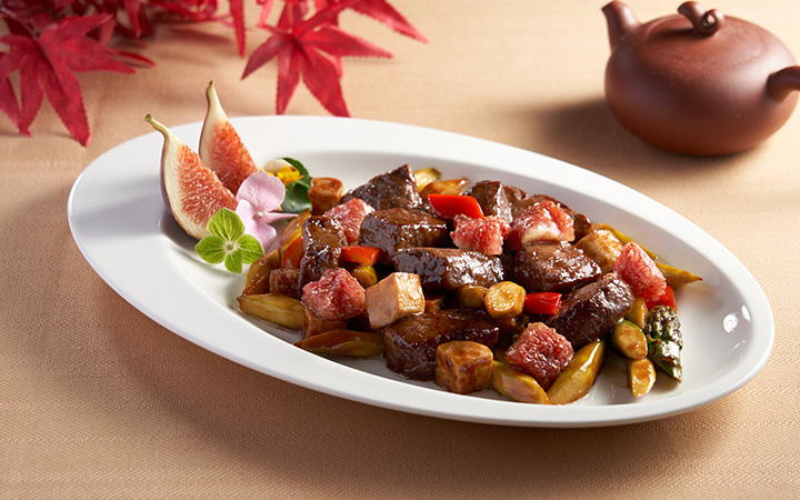 Wok-fried Wagyu Beef with Asparagus, Figs and King Oyster Mushroom